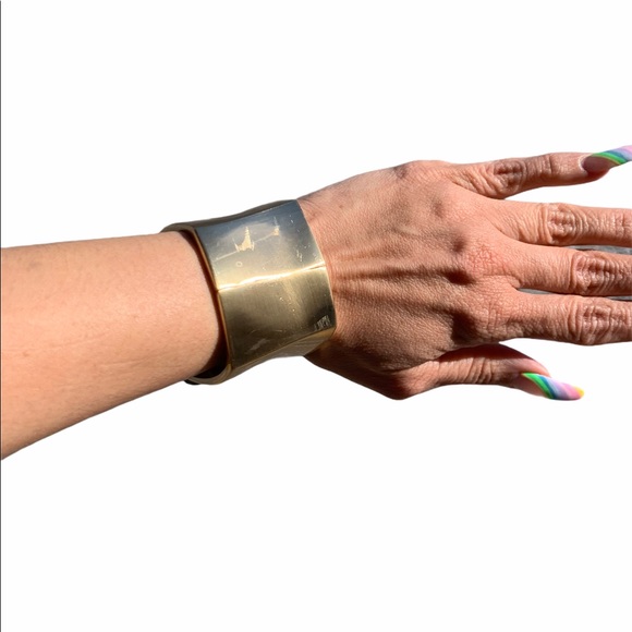 Chunky gold colored bracelet - Picture 7 of 11